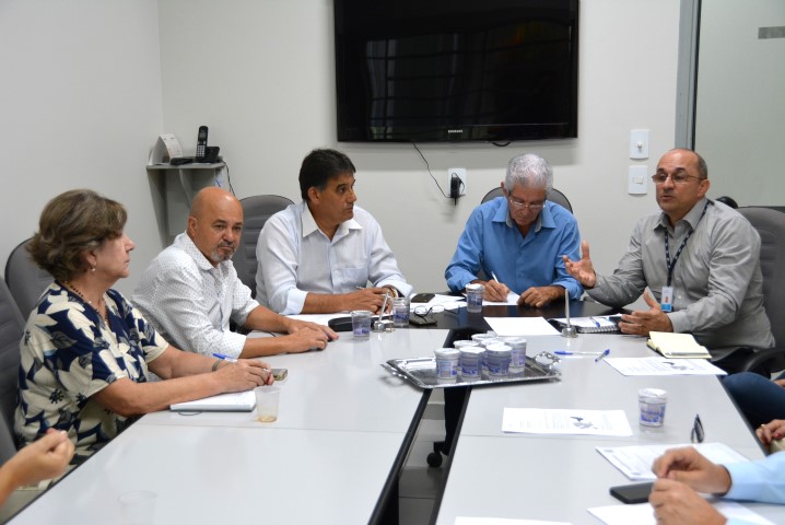 Vereadores se reúnem com representantes da CPFL visando a respostas e melhoria do serviço